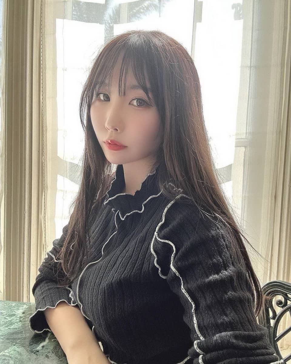 しらほしなつみ展现端庄气质,成熟女性的优雅象征