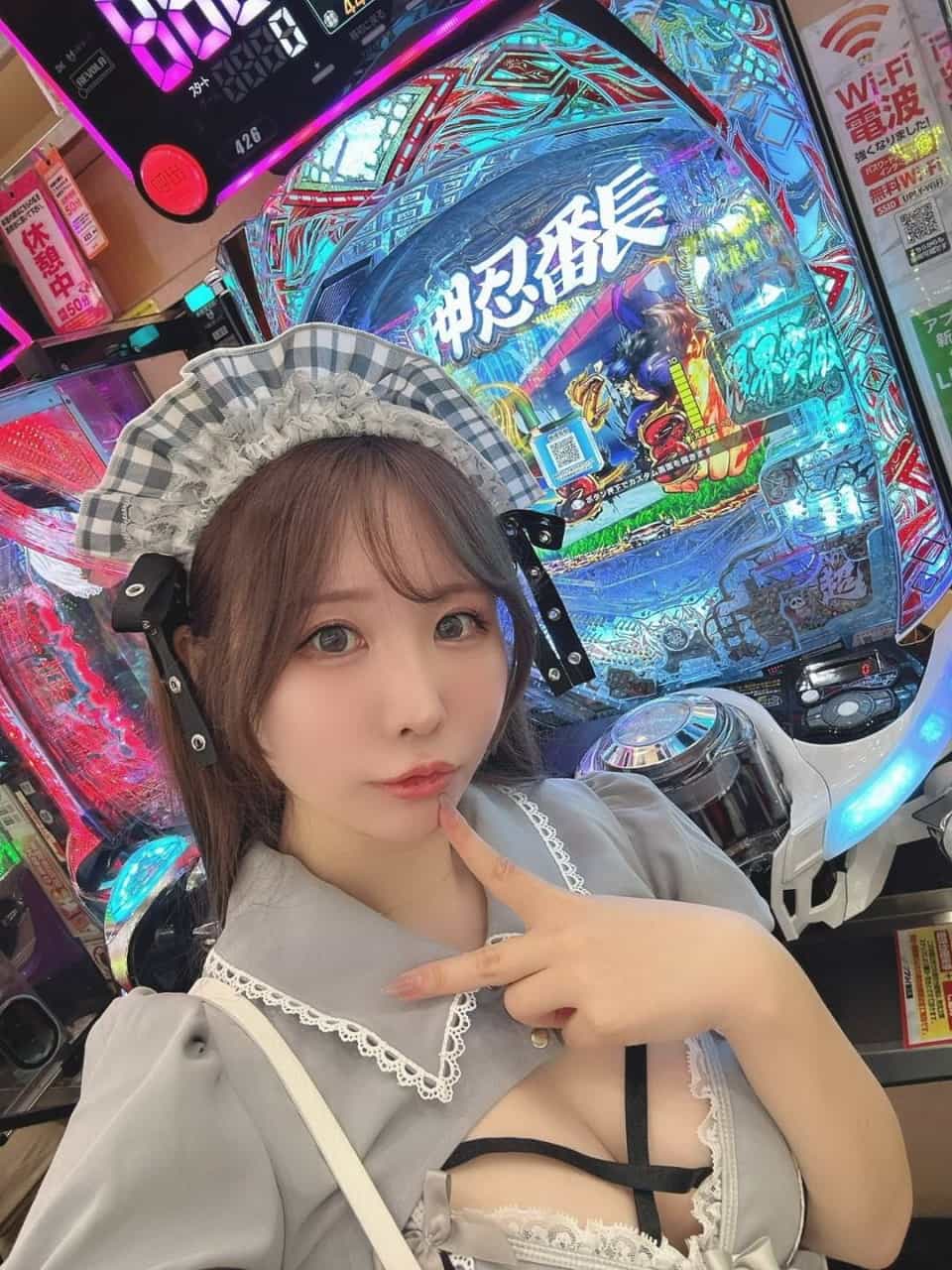 しらほしなつみ成熟魅力全开,展现出优雅气质