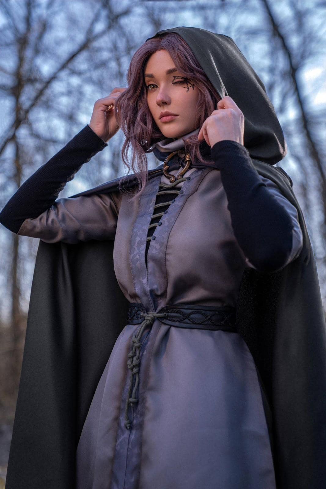 完美的黑夜君临女爵Cos,SaiWestwood展现超高技巧