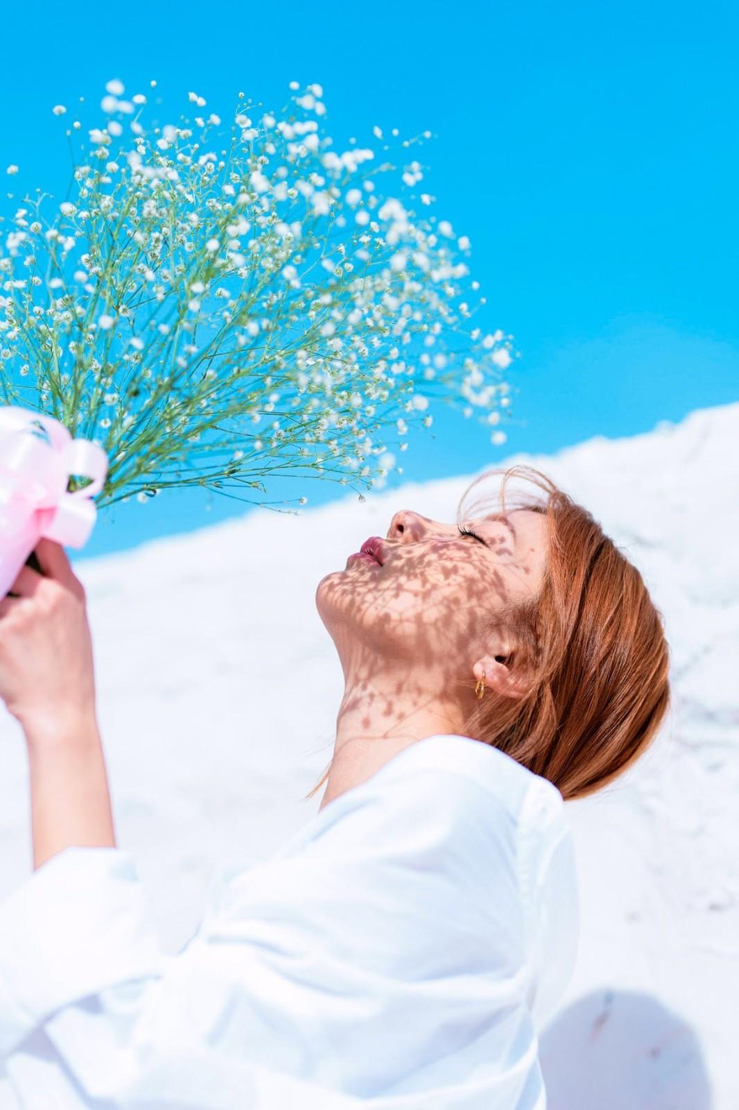 充满阳光气息的叶月绫，完美演绎自然性感