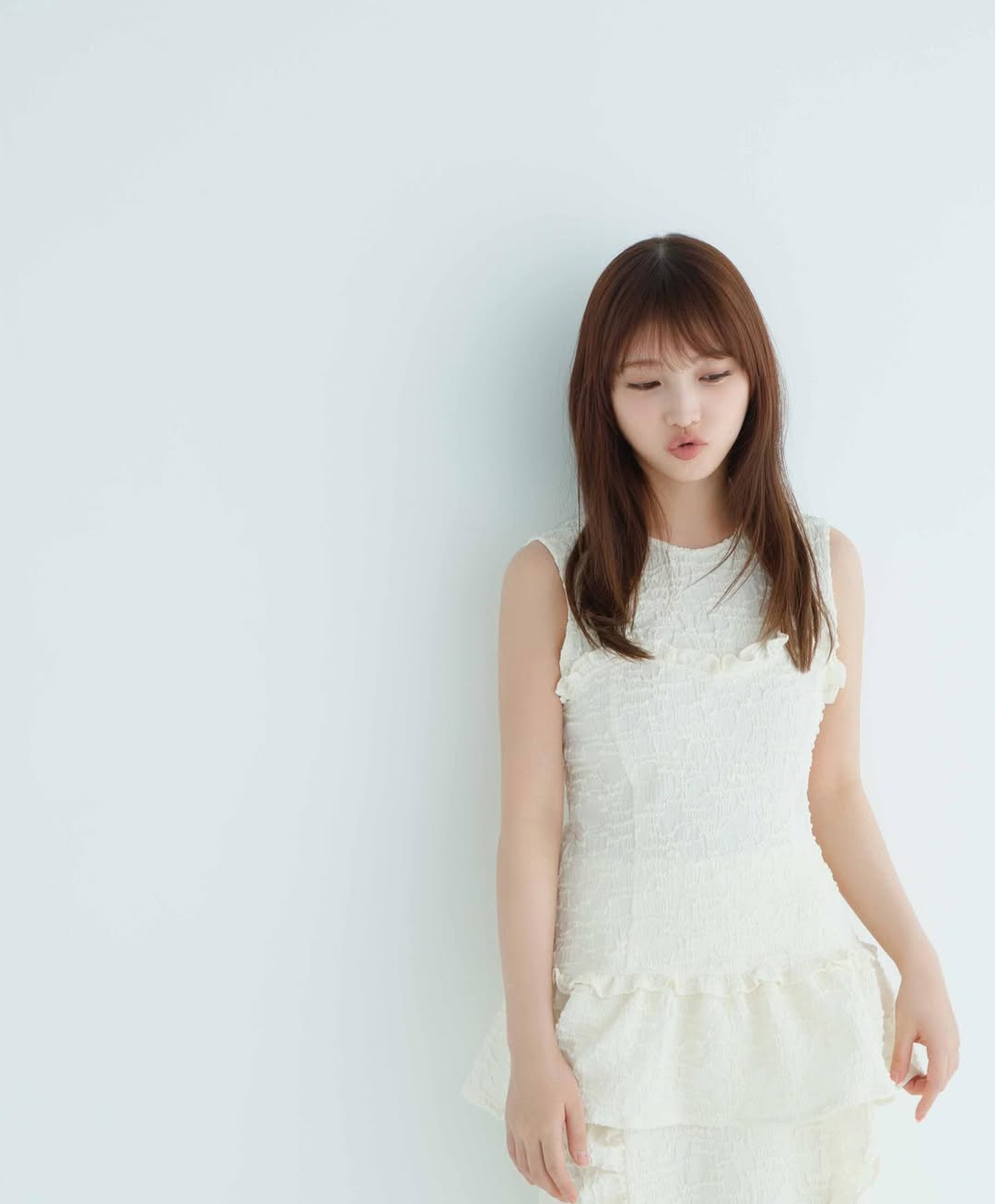 与田佑希写真集纯白连衣裙，清纯仙女风