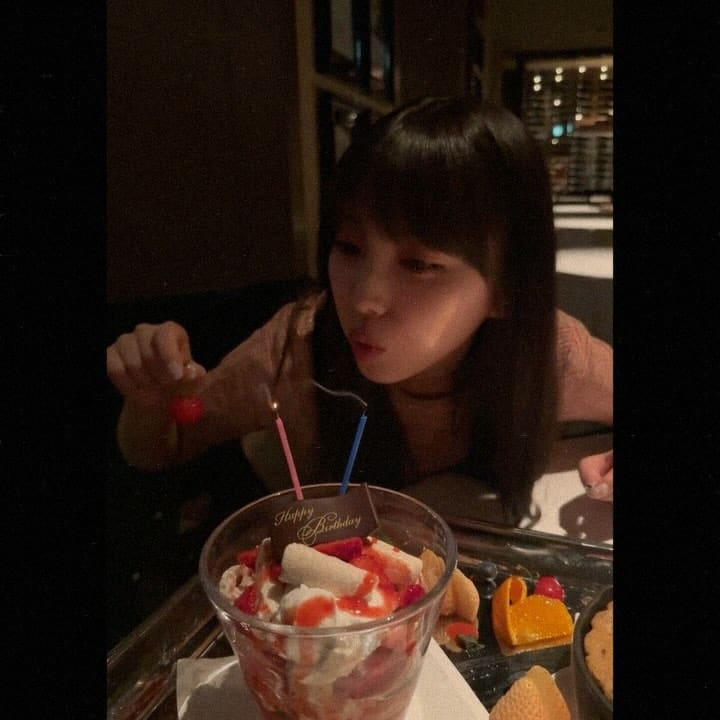 与田佑希25岁生日直播，开心吹蜡烛