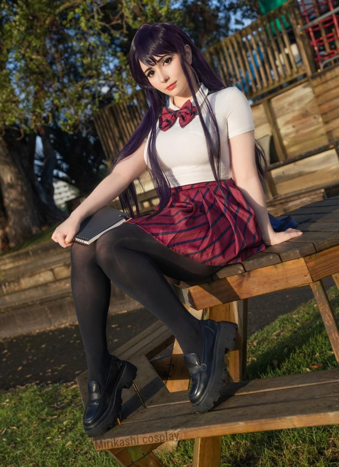 Mirikashi演绎黑暗精灵造型，冷艳吸睛