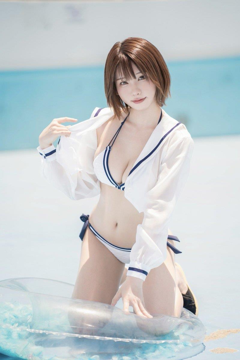 透明蕾丝服饰下的Enako娇俏动人