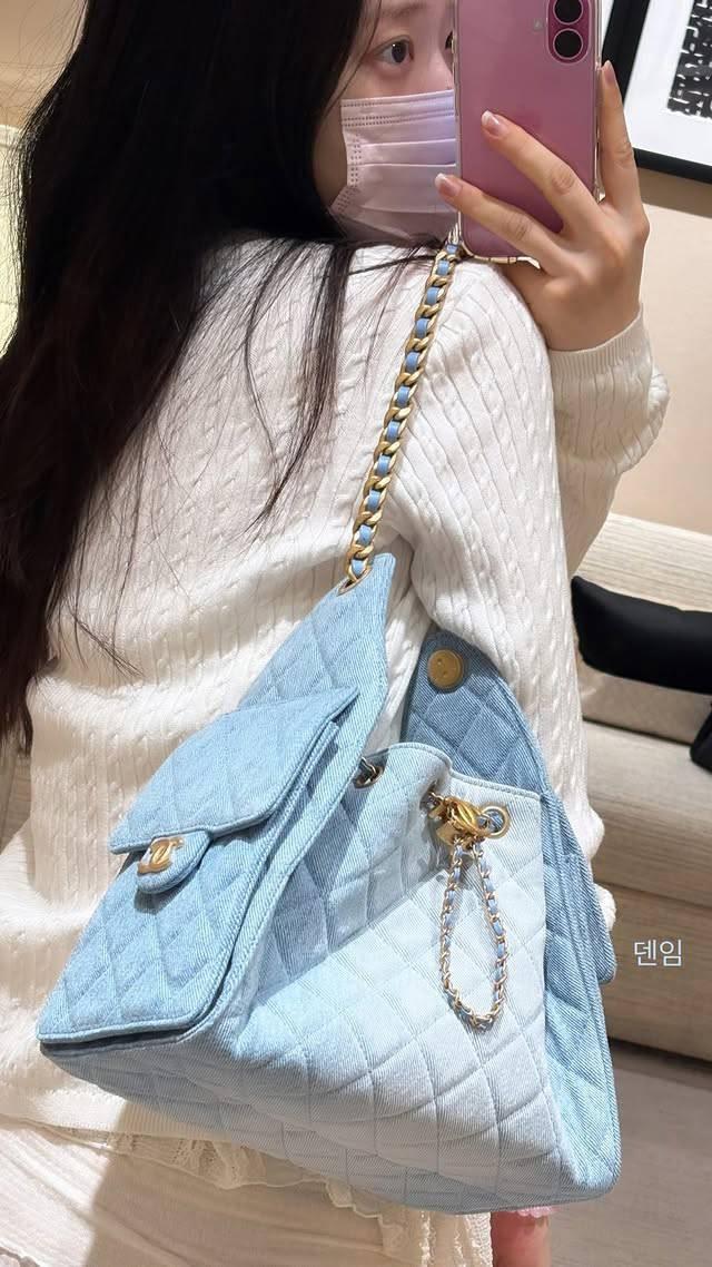 米色套装凸显身材线条优雅