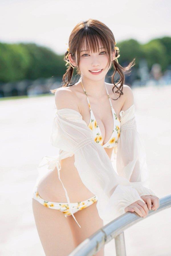 比基尼造型甜美诱人