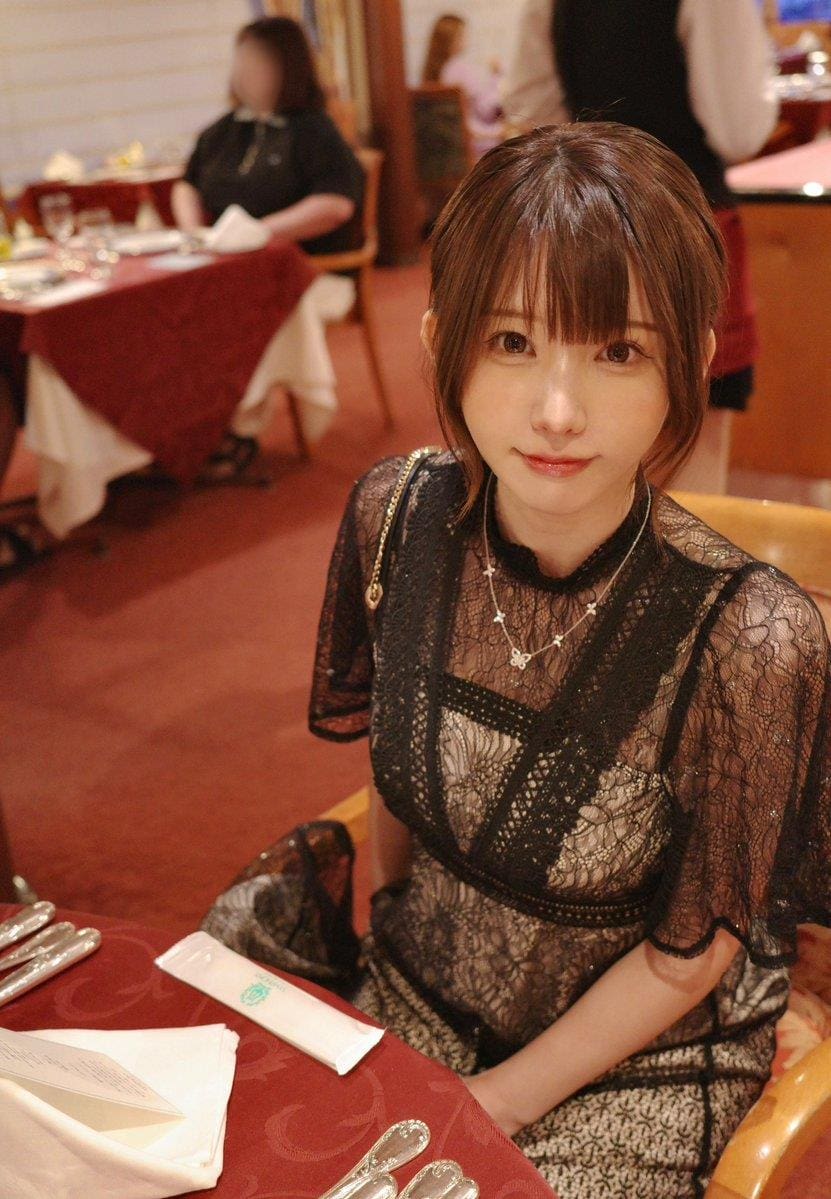 Enako黑色蕾丝风格造型让人血脉喷张