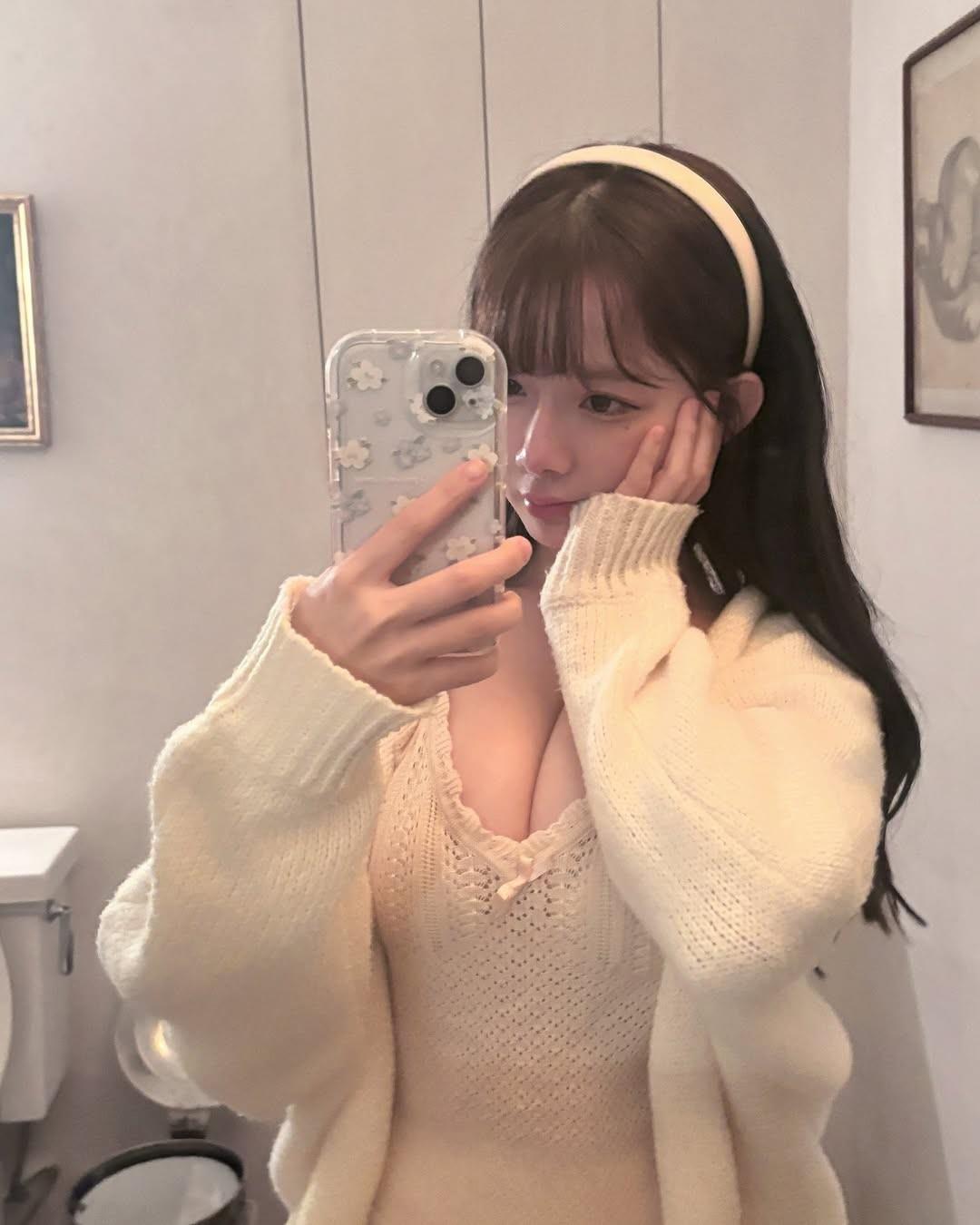 Winnie12225浴室镜前自拍 若隐若现