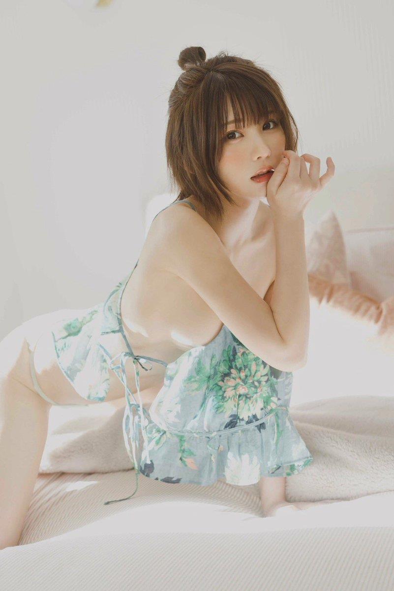 Enako身穿女仆装，妩媚迷人