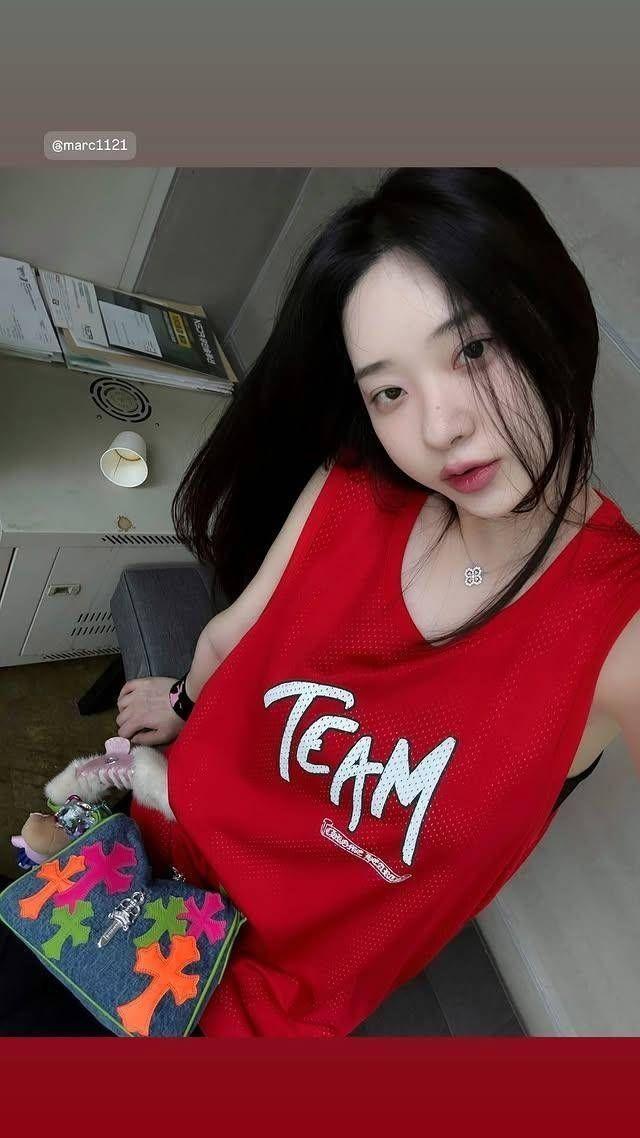 申才恩微笑甜美搭配性感姿态