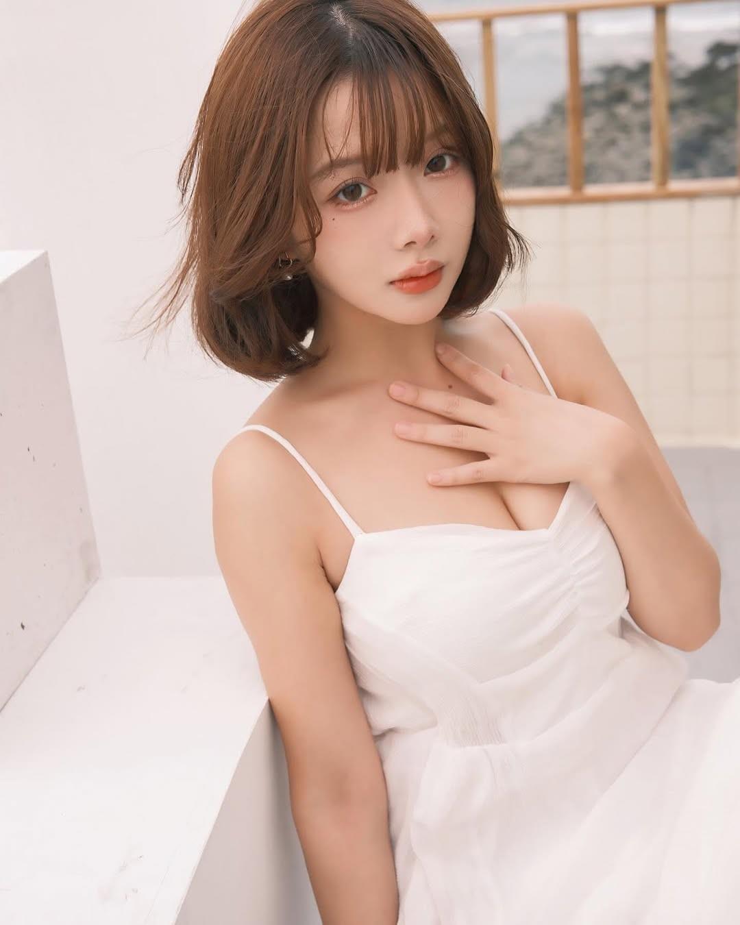 性感卧姿搭配迷人眼神诱惑升级