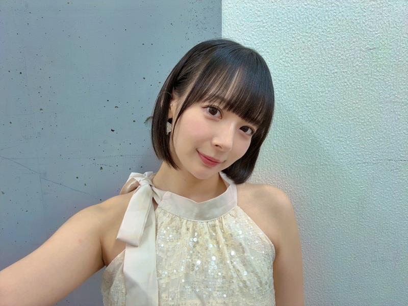 白色上衣衬托纯欲氛围