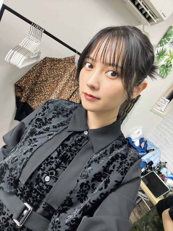 眼神温柔宛如邻家女孩