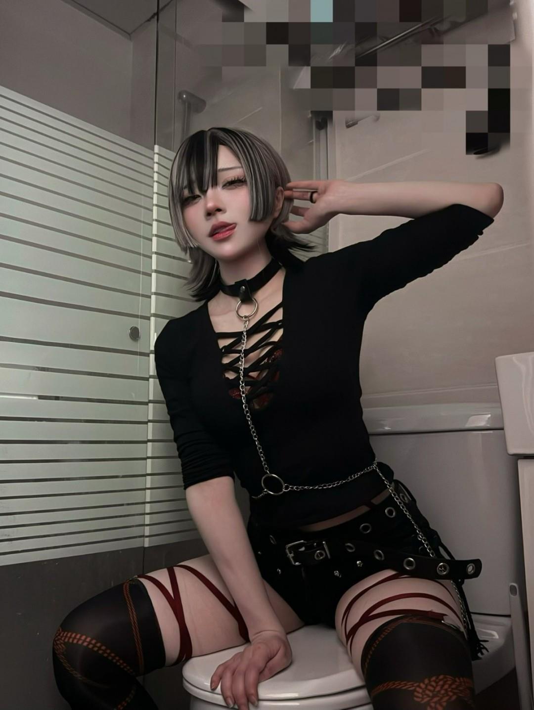 凝视镜头仿佛穿透屏幕