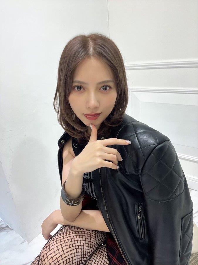 镜头前神情张力十足