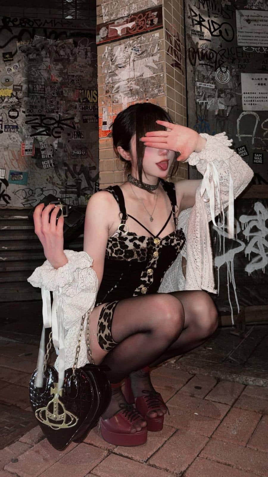 发丝微乱中透露自然妩媚