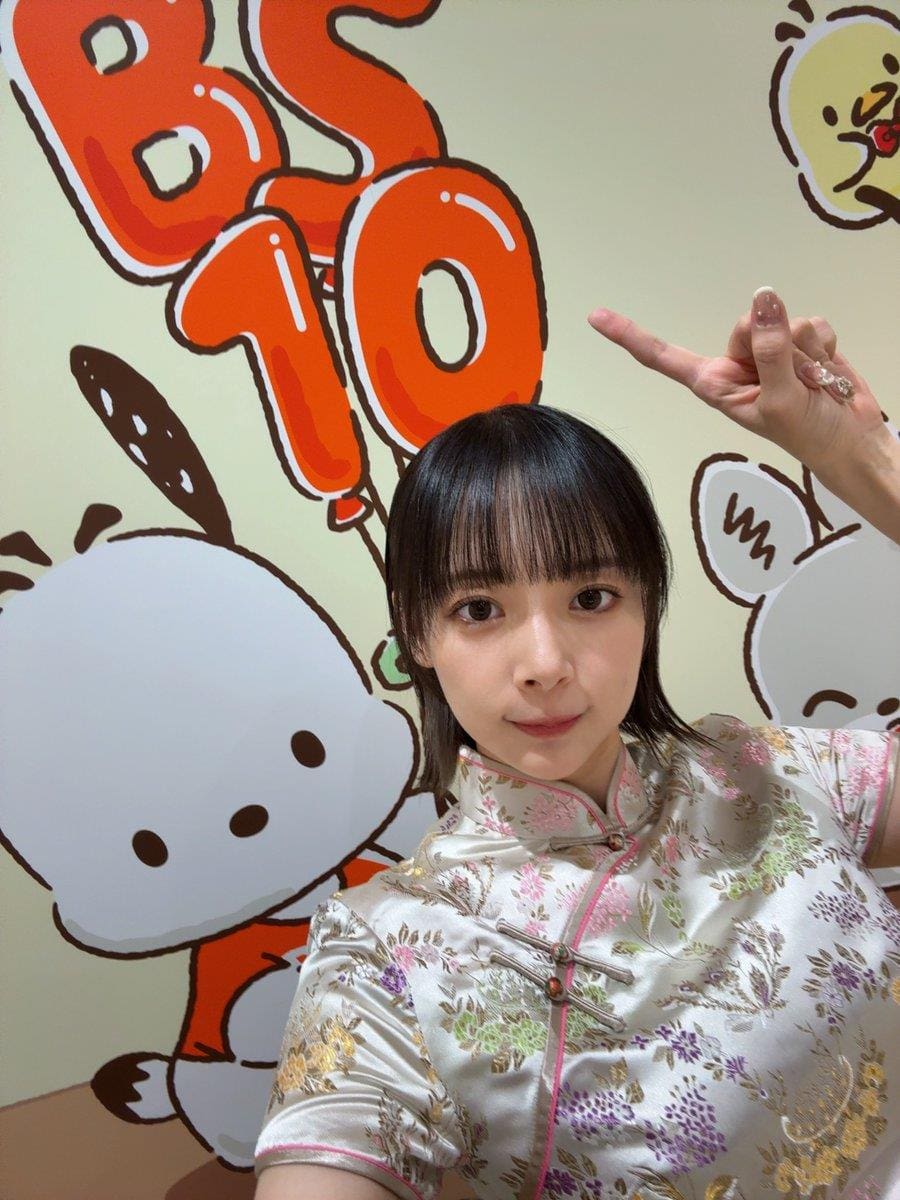 麻衣造型也能性感出镜