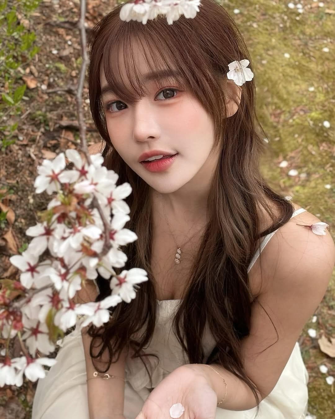 俯身造型视觉冲击强烈