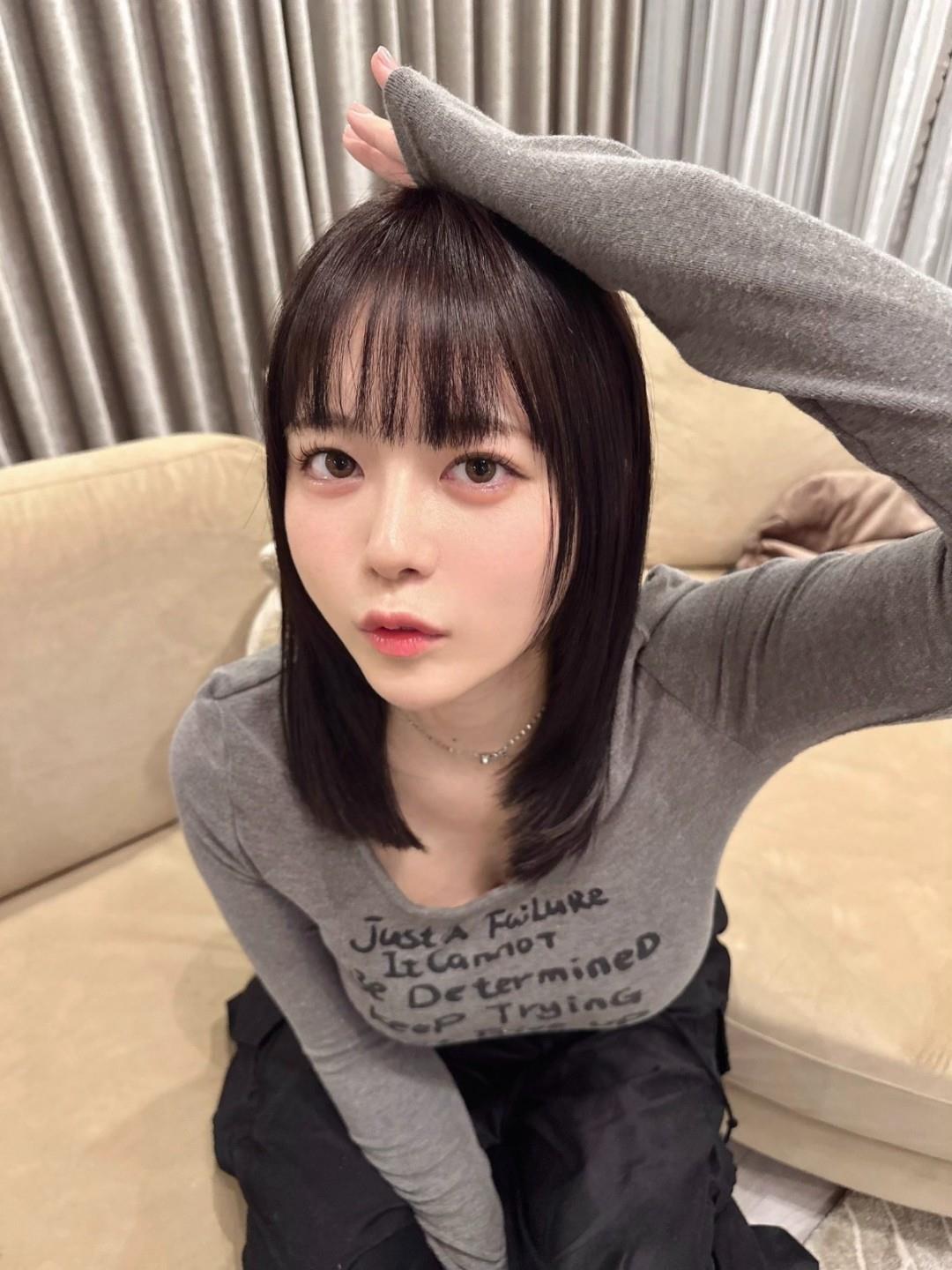 黑发披肩尽显日系魅力