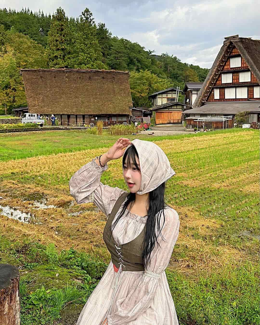 侧脸特写流露御姐气场