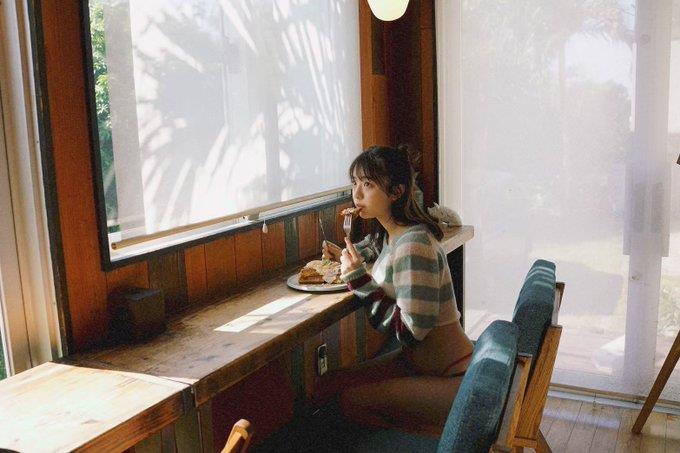 柔和光线下的优雅姿态