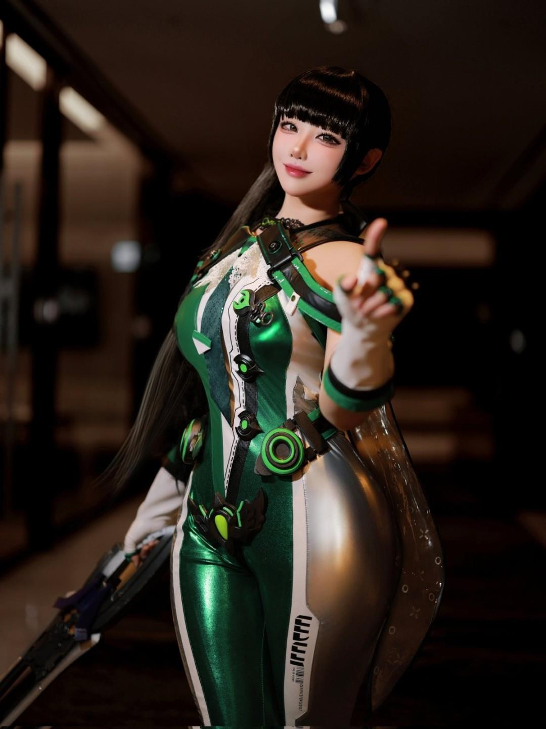 角色微笑增强视觉亲和力