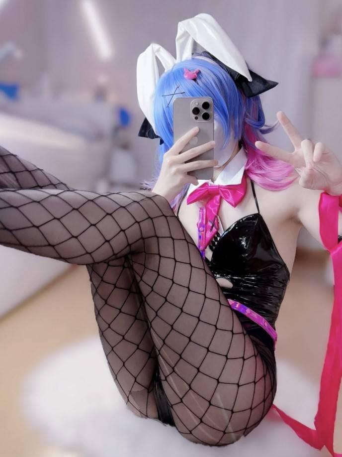 YU黑丝美腿写真性感吸睛