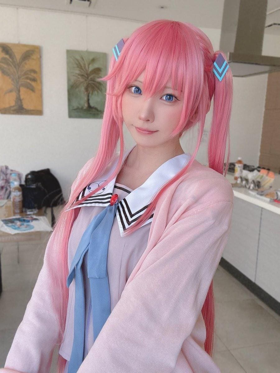 Enako粉色系写真甜美诱惑