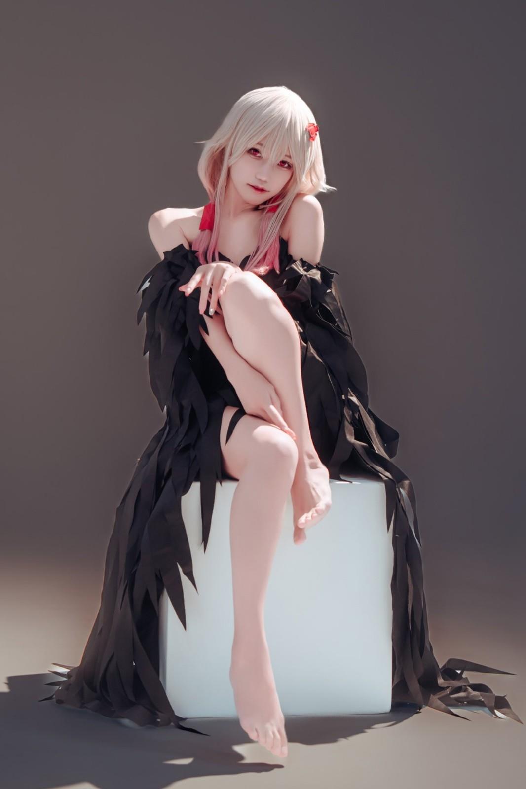 Haruinu黑猫装扮优雅迷人