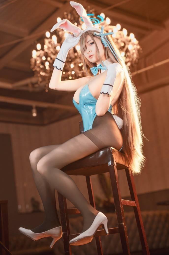 日本兔女郎网袜写真 身材迷人