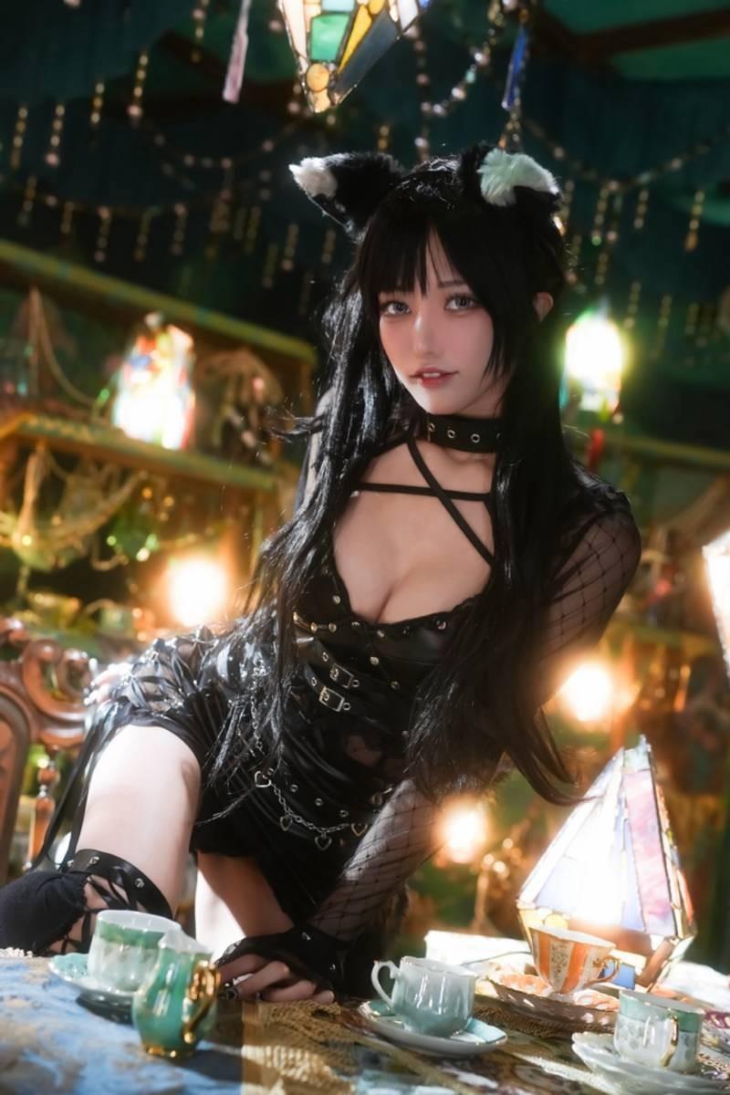 日本美女Haruinu小黑猫姿态诱人