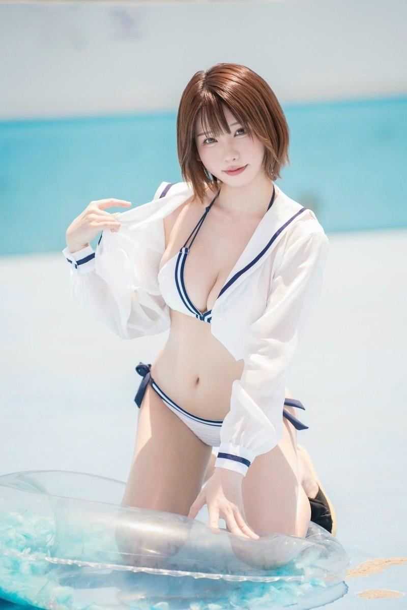 Enako迷离眼神极具吸引