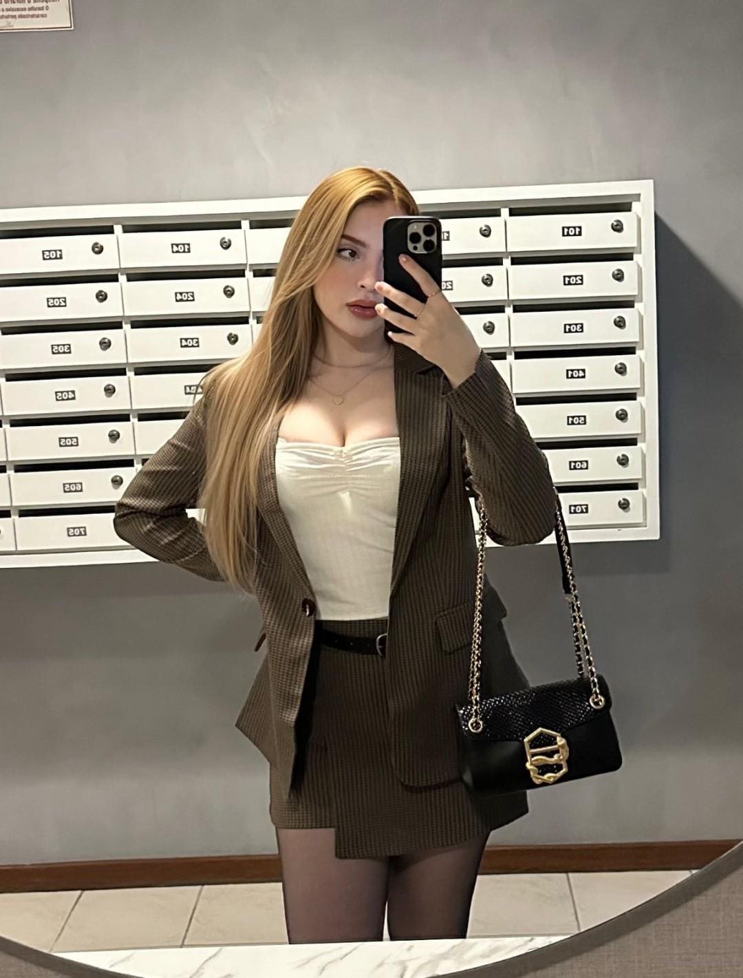 高贵气质与身材完美融合展现