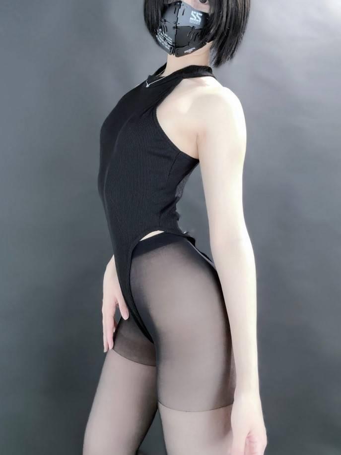 Coser YU黑丝姿态冷艳迷人