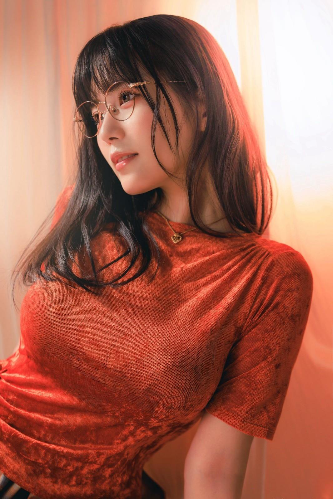 东云海写真性感吸睛