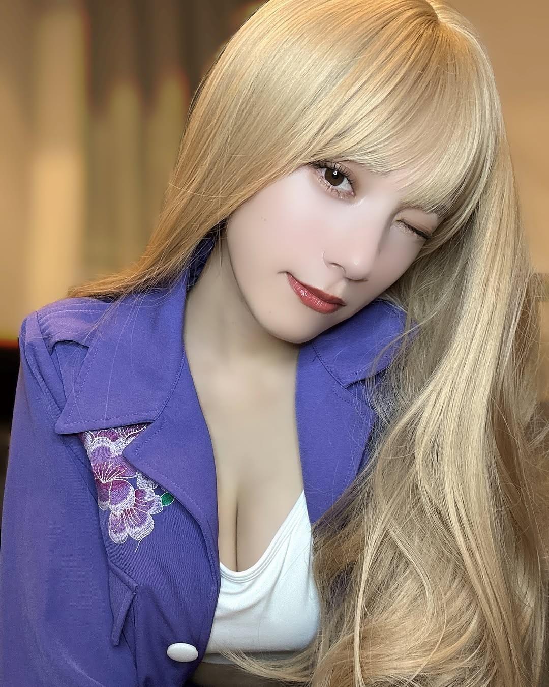 都丸纱也华粉色场景营造柔美氛围