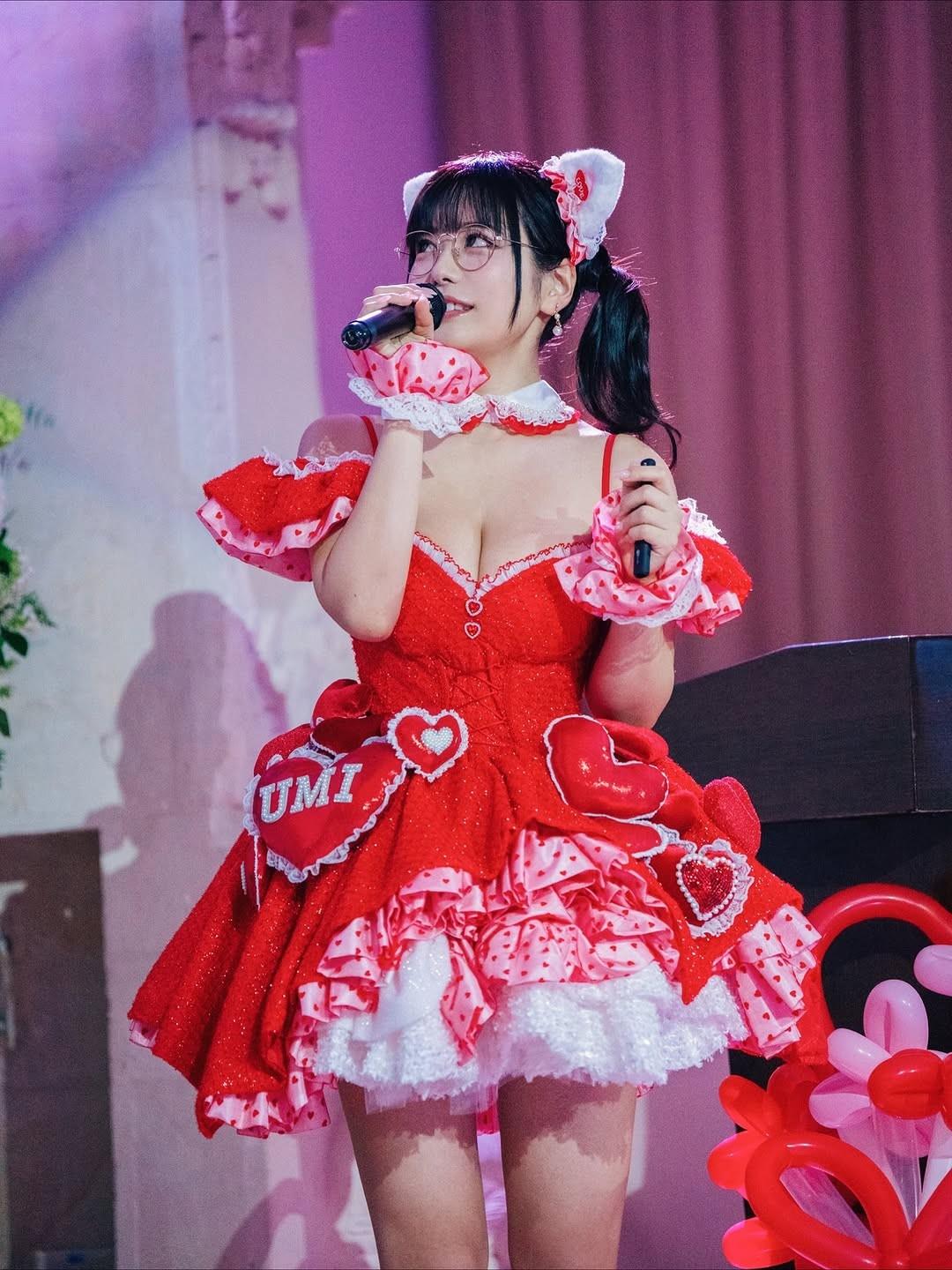 东云海写真曲线优美