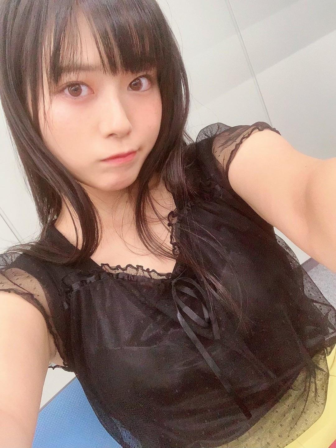 东云海曲线性感迷人