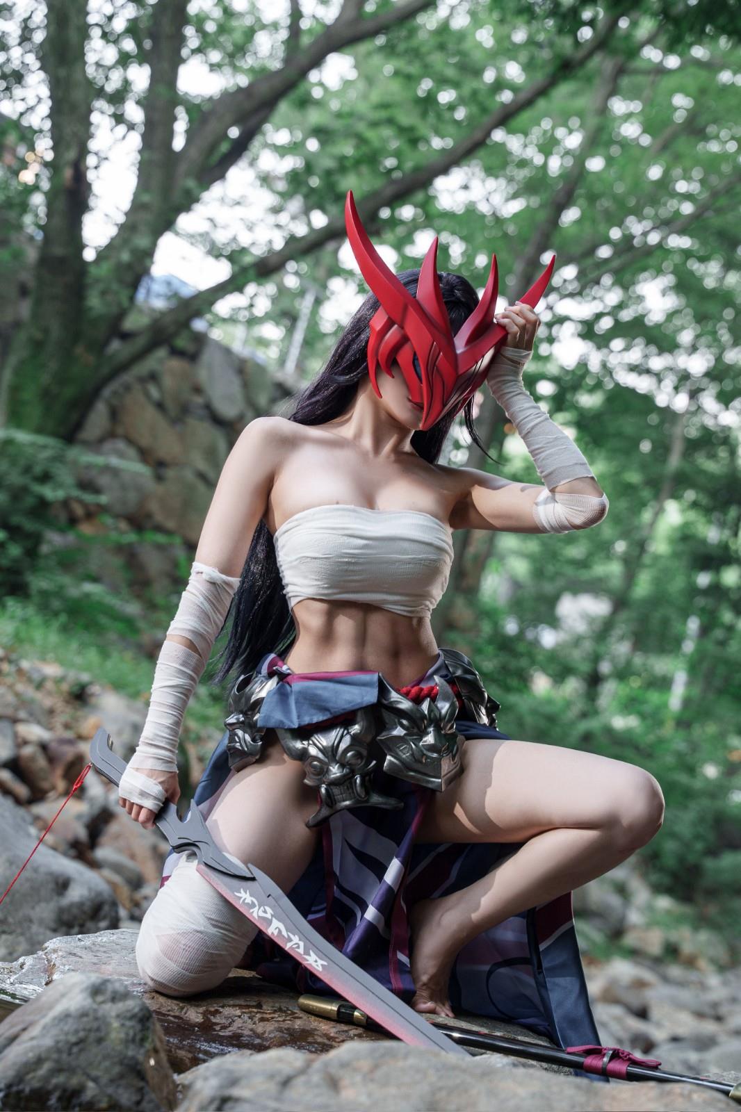 小姐姐Sori呈现柔美身段线条