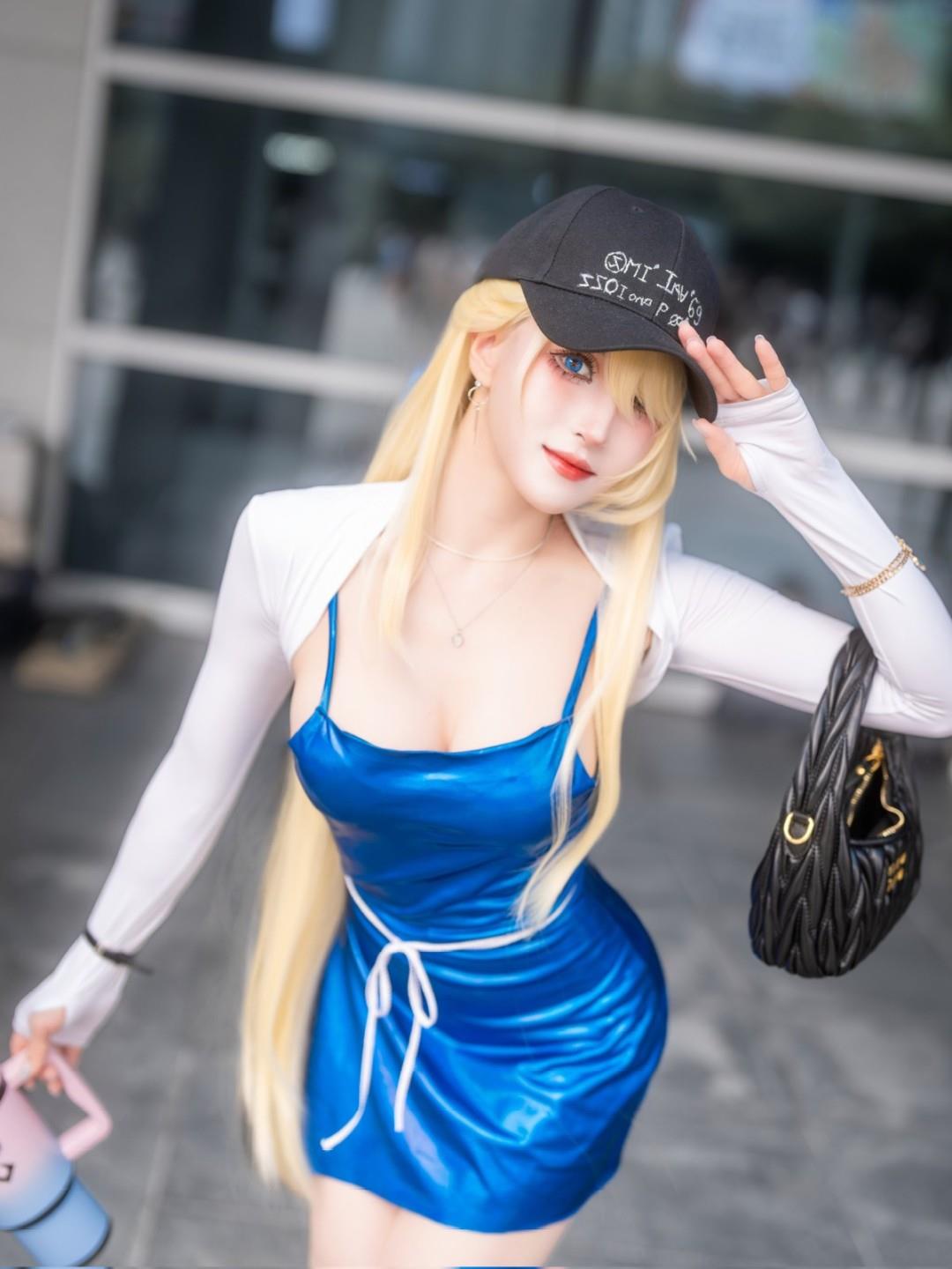 拍摄时Sori自然放松的表情姿态