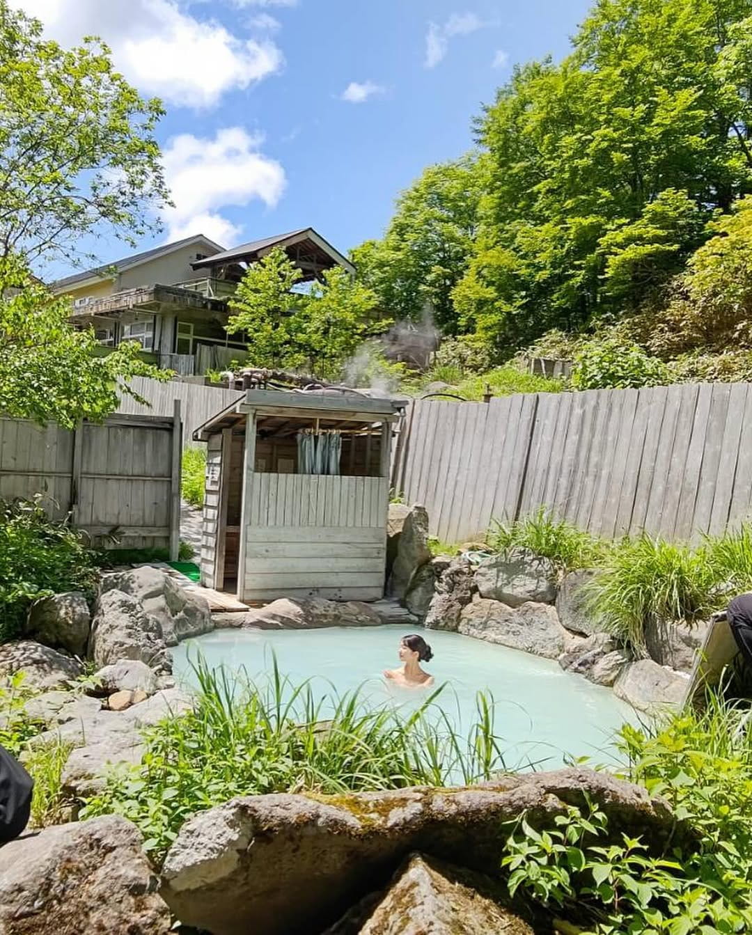 佐藤明里俯拍角度展现优雅气质