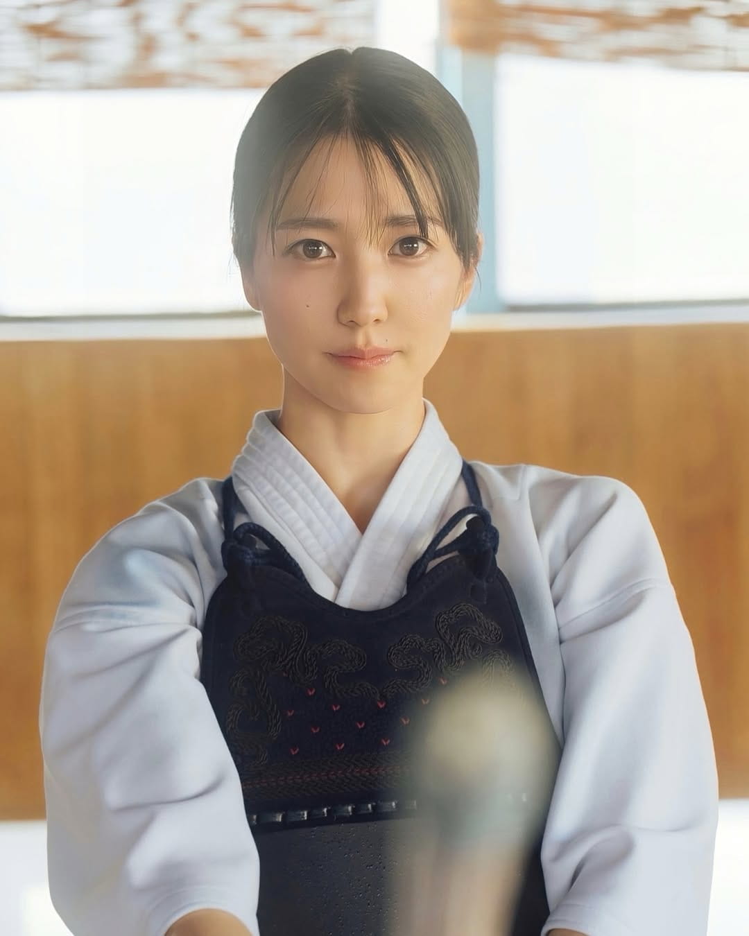 佐藤明里身穿剑道服气势沉稳