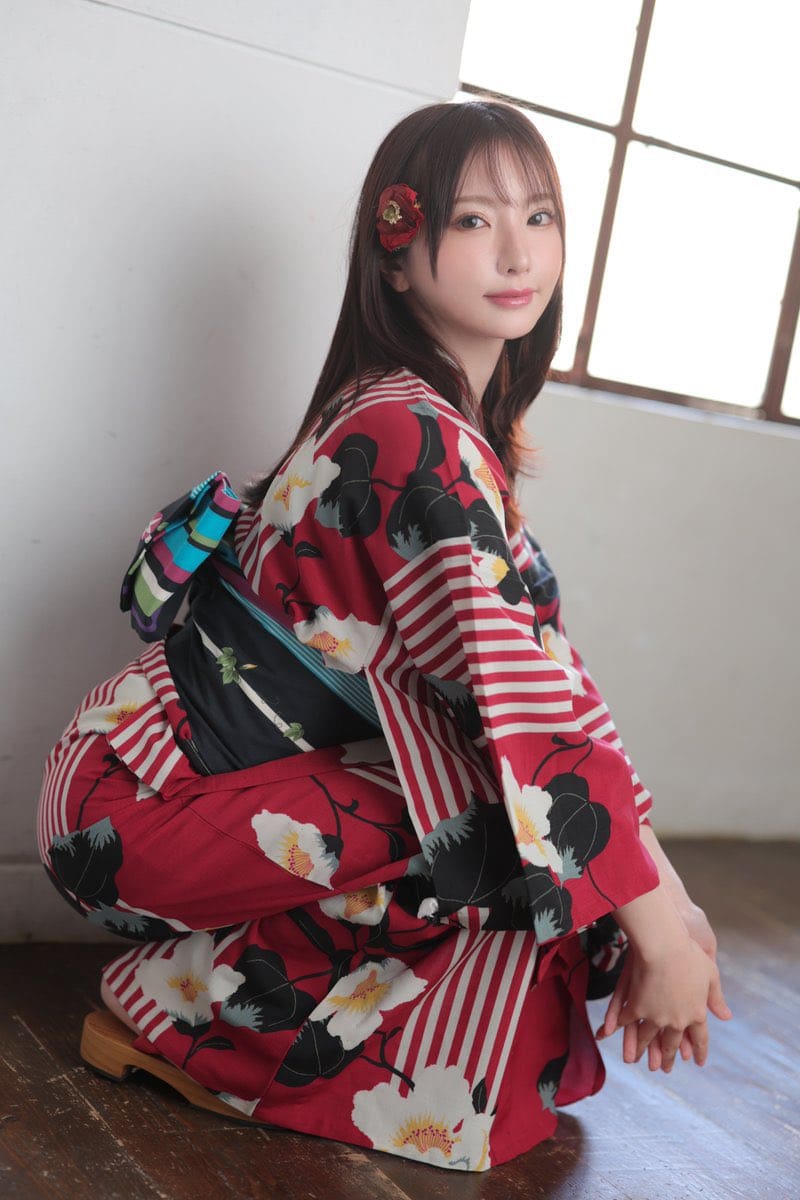 新妻ゆうか青春感十足的造型