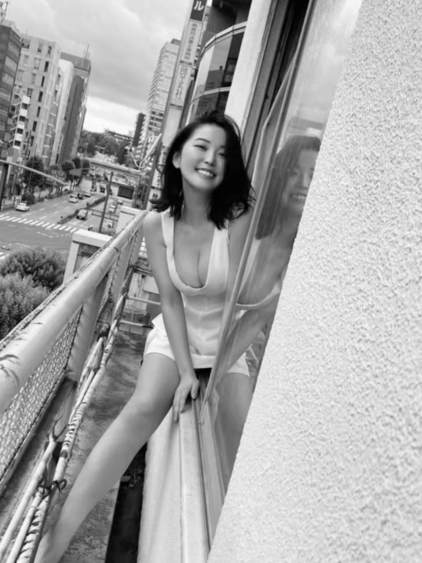 おしの沙罗 多元风格写真展现