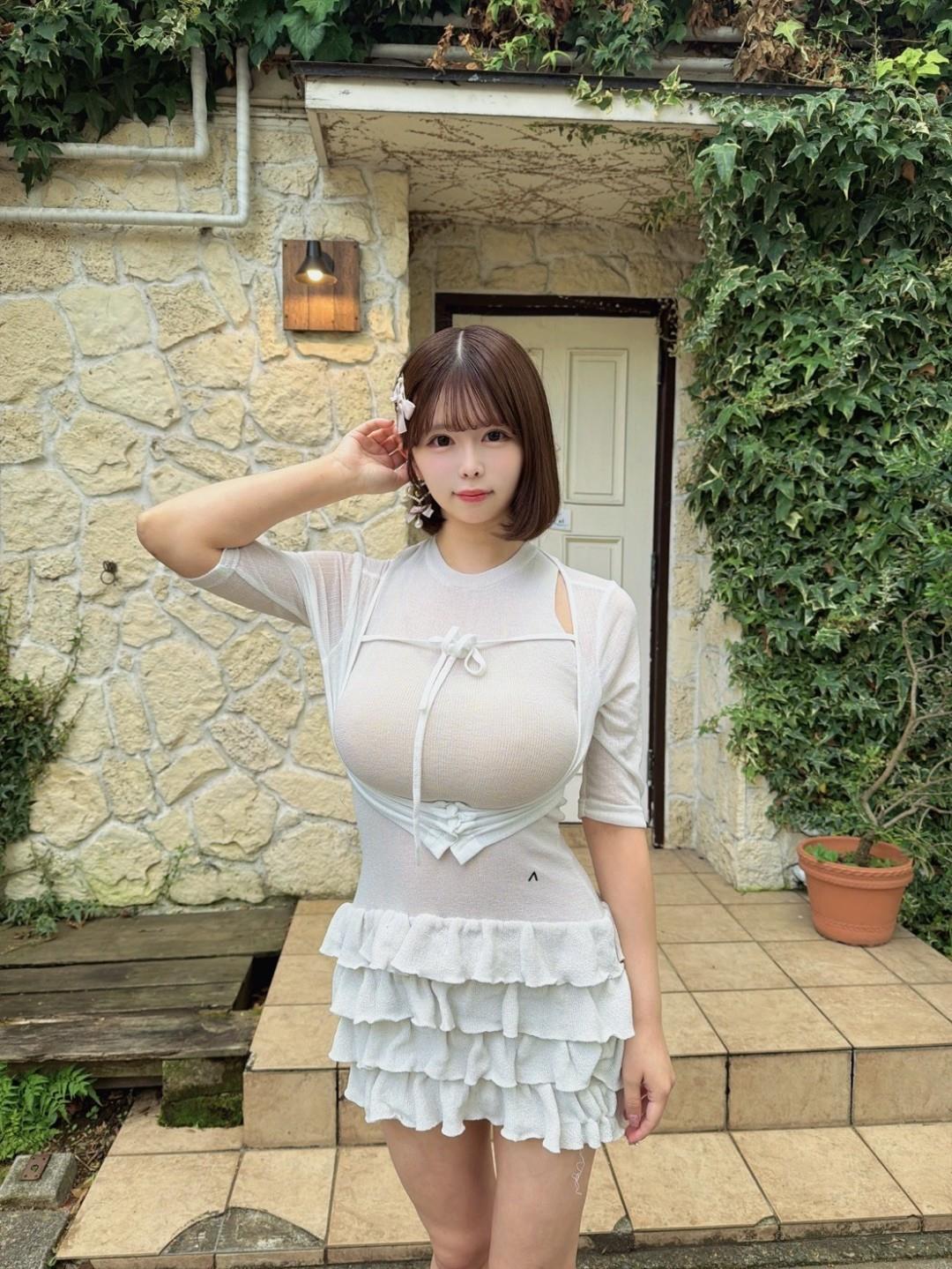 ゆなサン清甜气质搭配傲人曲线