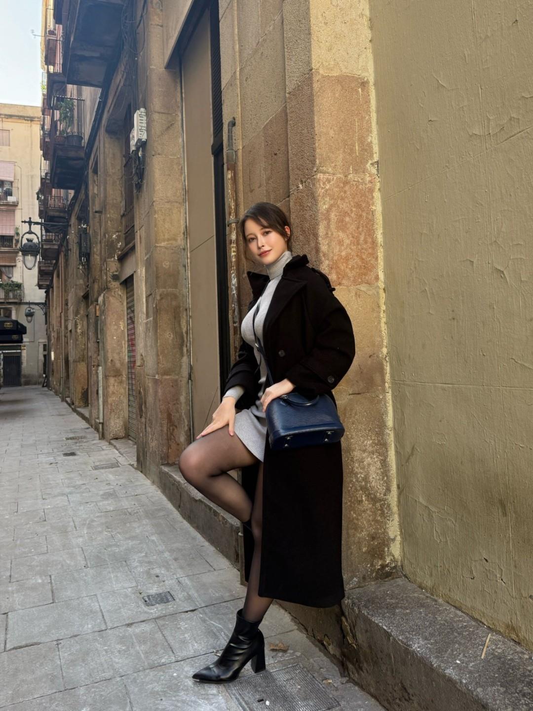 黑色网袜特写勾勒肉感腿部曲线