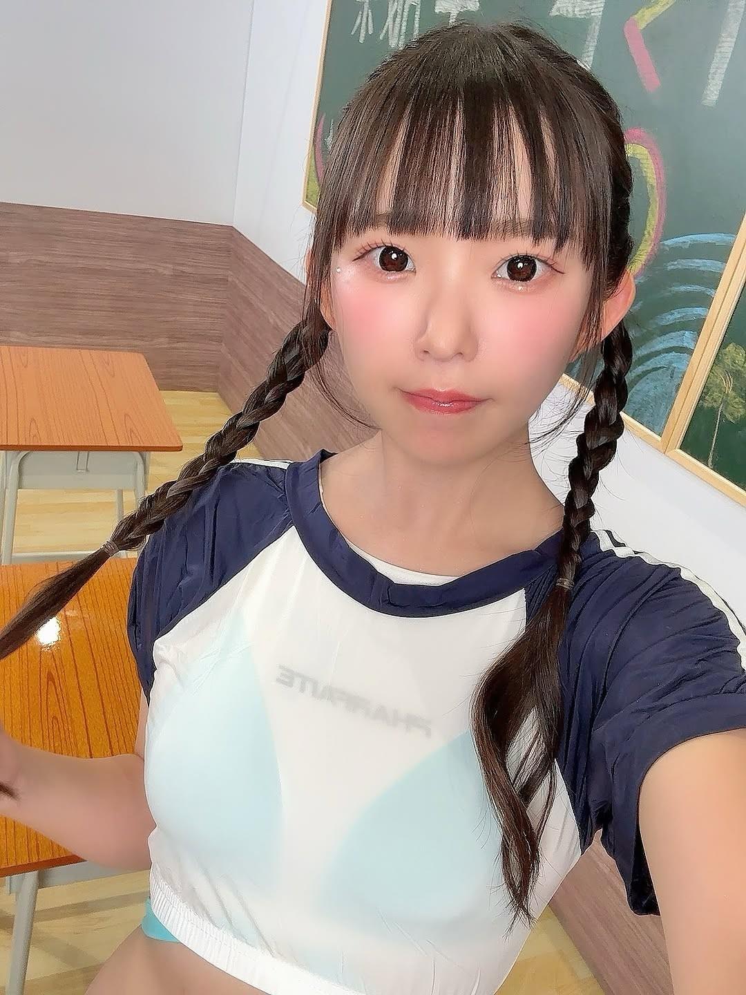长泽茉里奈甜美系写真照